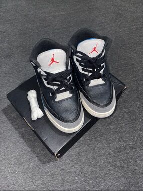 Air Jordan 3 Retro - Fear / size: 1.5Y